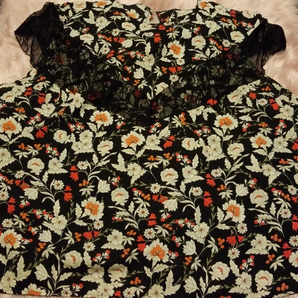 Cape Lace Top - Picture 5 of 6